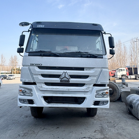 Meilleure vente de camion à benne basculante Sinotruk HOWO 8 par 4 camion remis à neuf