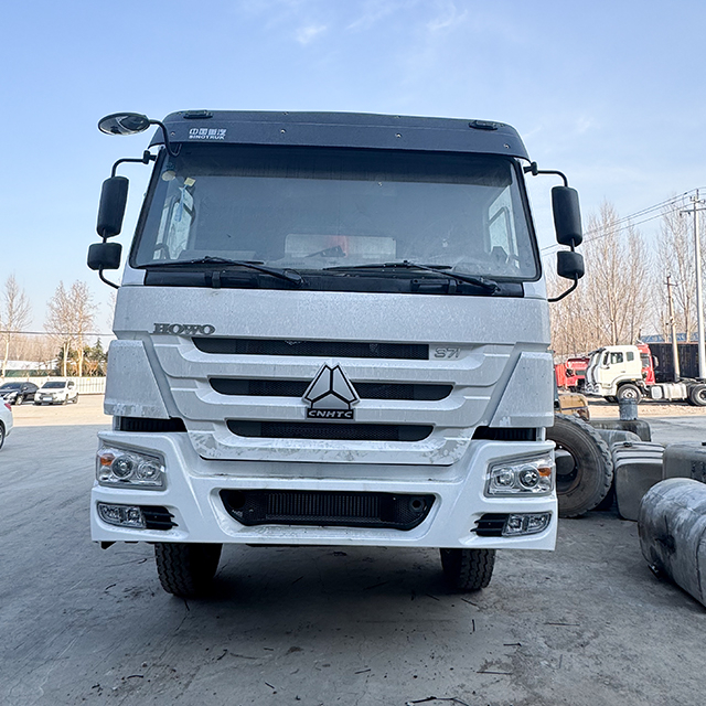 Meilleure vente de camion à benne basculante Sinotruk HOWO 8 par 4 camion remis à neuf