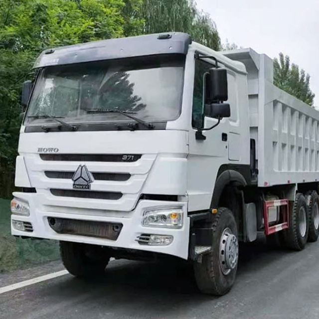 Meilleure vente de camion à benne basculante Sinotruk HOWO 8 par 4 camion remis à neuf